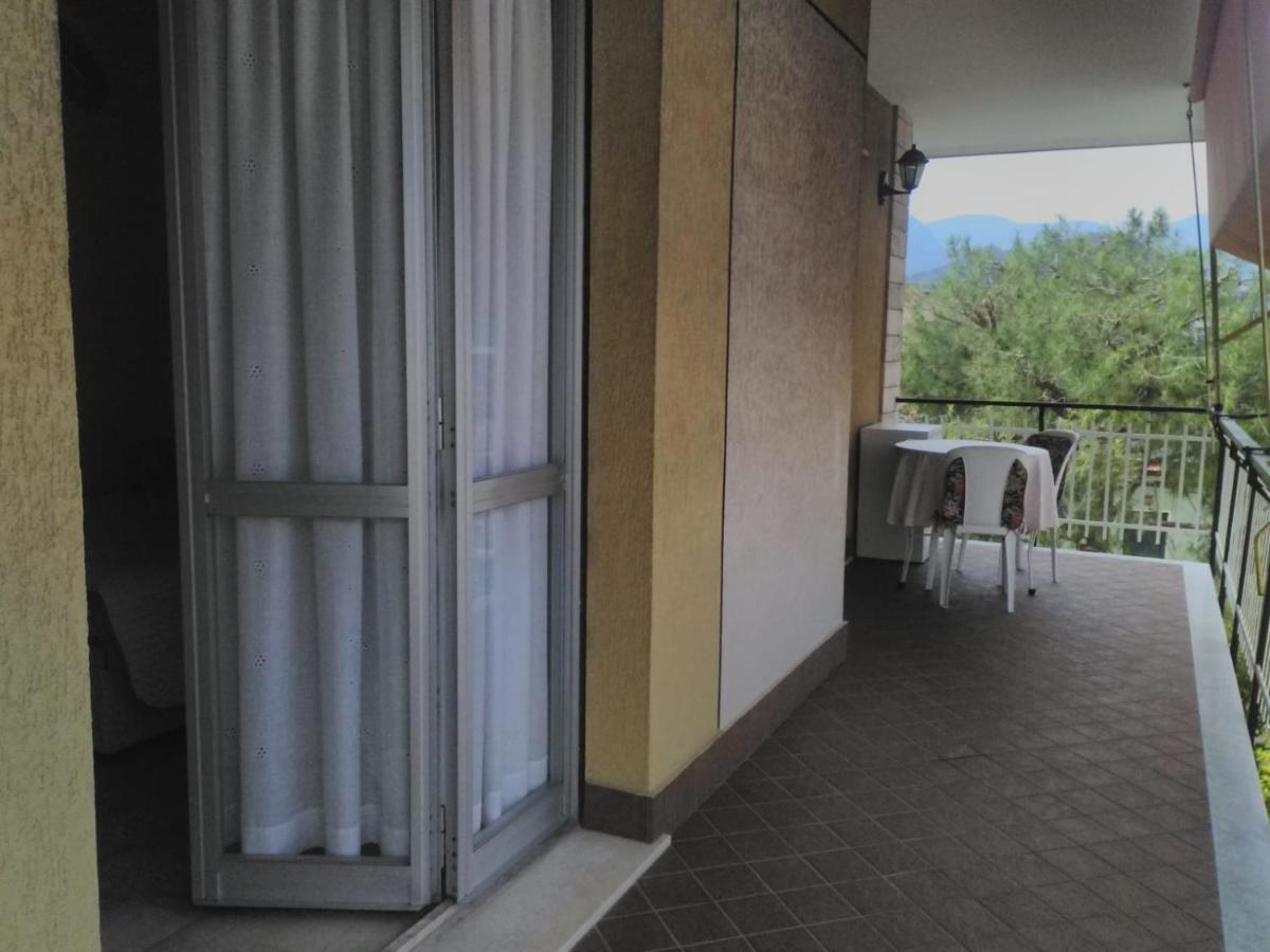 Valter Apartment Пиетра Лигуре Екстериор снимка