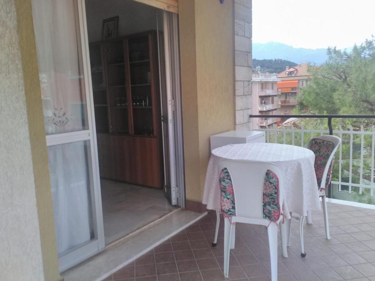 Valter Apartment Пиетра Лигуре Екстериор снимка